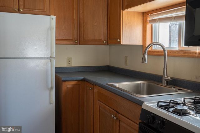 1452 COLES MILL RD, Williamstown, NJ 08094