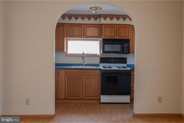 1452 COLES MILL RD, Williamstown, NJ 08094