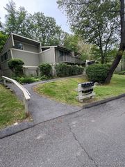 34 Clubhouse Drive 23C, Woodbury, CT 06798