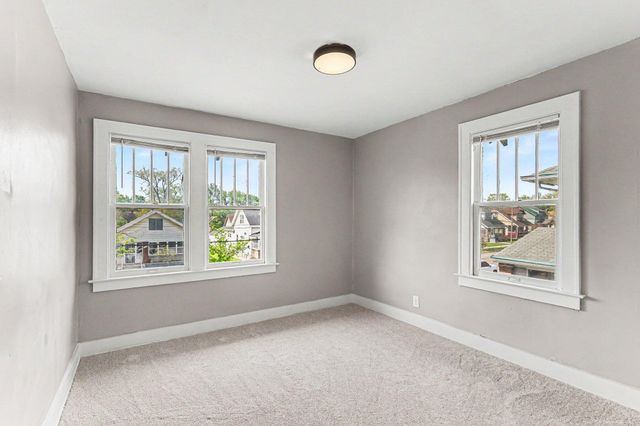 1047 Oakdale Street SE, Grand Rapids, MI 49507