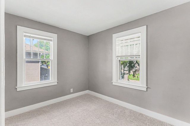 1047 Oakdale Street SE, Grand Rapids, MI 49507