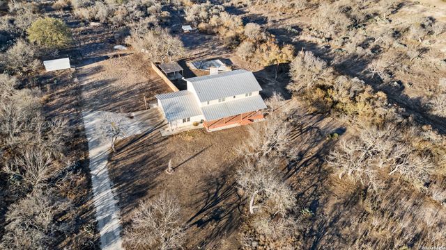 3940 us highway 90, Hondo, TX 78861