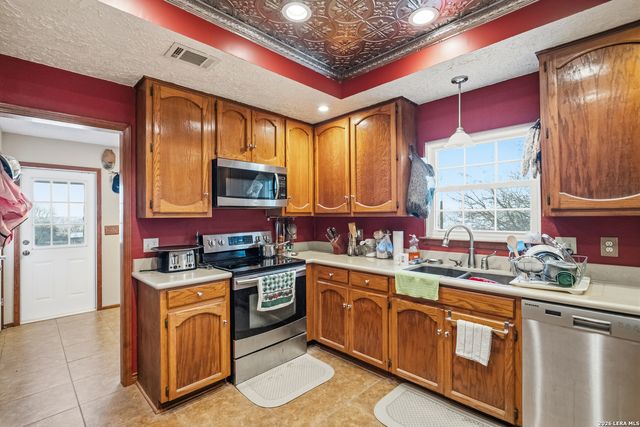 3940 us highway 90, Hondo, TX 78861