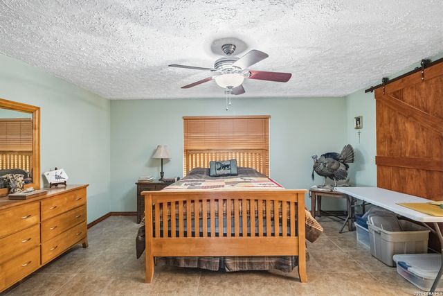 3940 us highway 90, Hondo, TX 78861