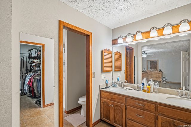 3940 us highway 90, Hondo, TX 78861