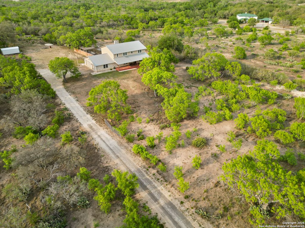 3940 us highway 90, Hondo, TX 78861