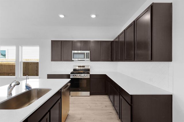 25524 Flora Bella LN, Elgin, TX 78621