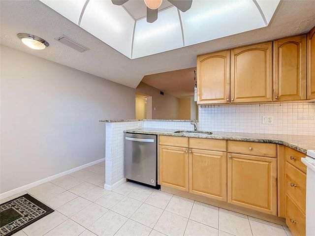 952 VIRGINIA STREET 207, Dunedin, FL 34698