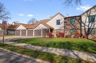 876 Stradford Circle A1, Buffalo Grove, IL 60089