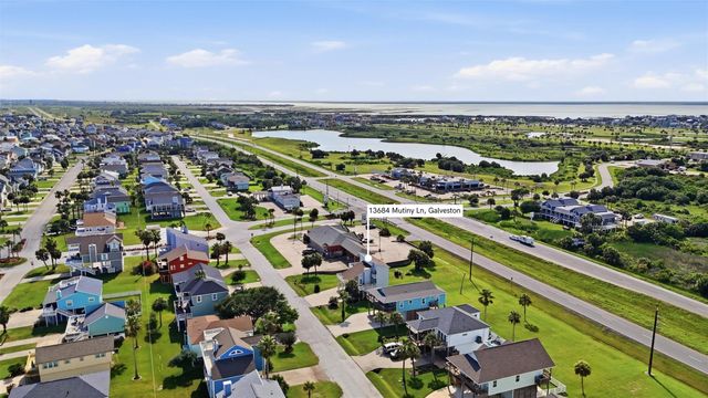 13684 Mutiny Lane, Galveston, TX 77554