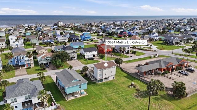 13684 Mutiny Lane, Galveston, TX 77554