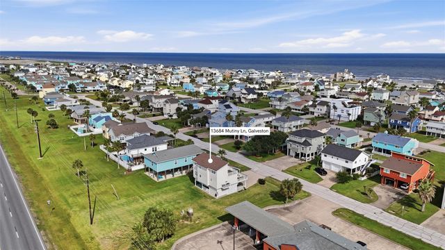 13684 Mutiny Lane, Galveston, TX 77554