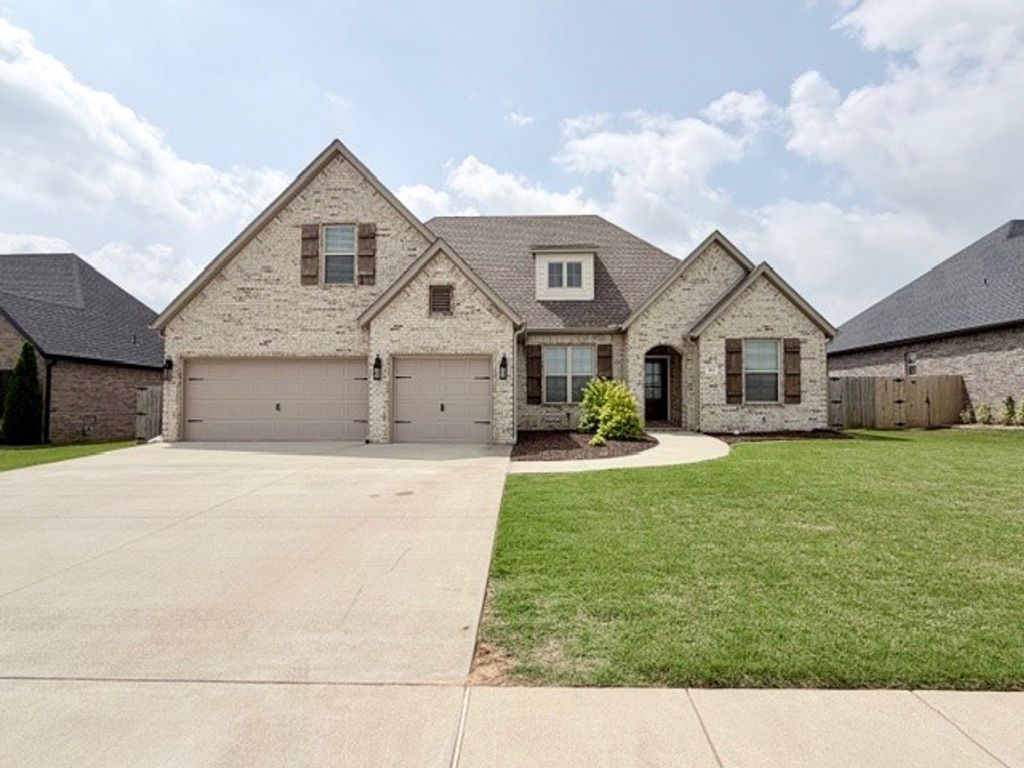 311 Romano Avenue, Tontitown, AR 72762