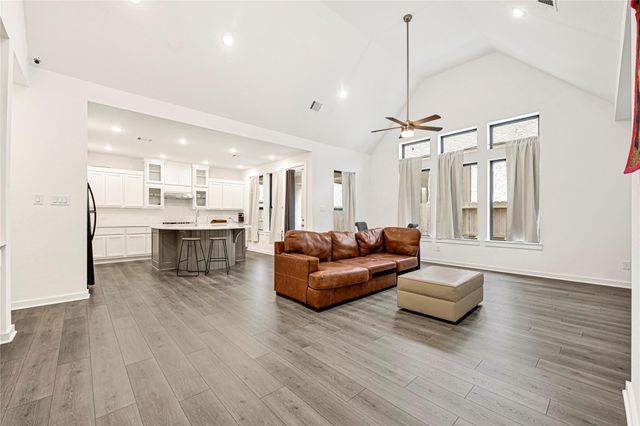 12331 Palmetto Dr, Mont Belvieu, TX 77523