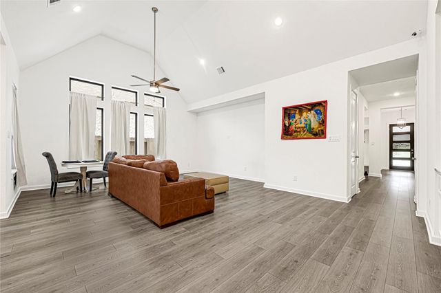 12331 Palmetto Dr, Mont Belvieu, TX 77523