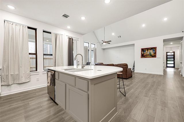 12331 Palmetto Dr, Mont Belvieu, TX 77523