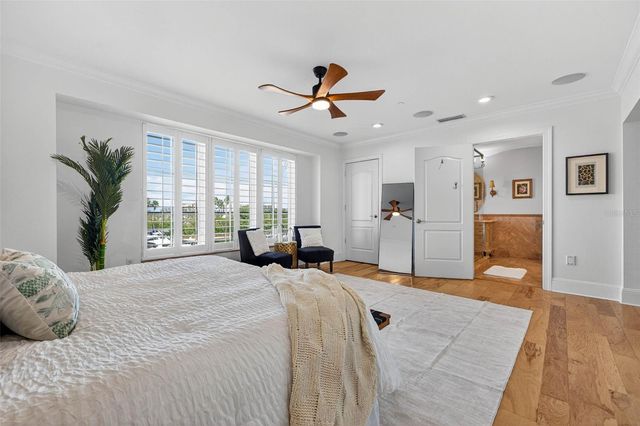 525 MANDALAY AVENUE 33, Clearwater Beach, FL 33767