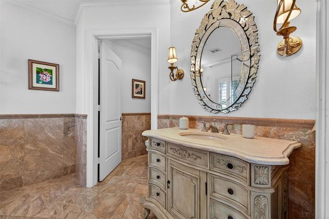 525 MANDALAY AVENUE 33, Clearwater Beach, FL 33767