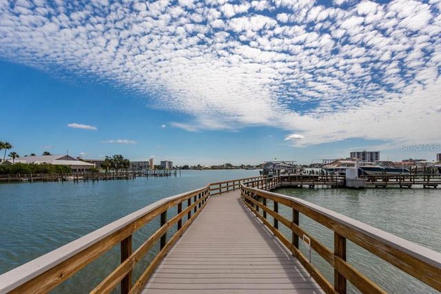 525 MANDALAY AVENUE 33, Clearwater Beach, FL 33767