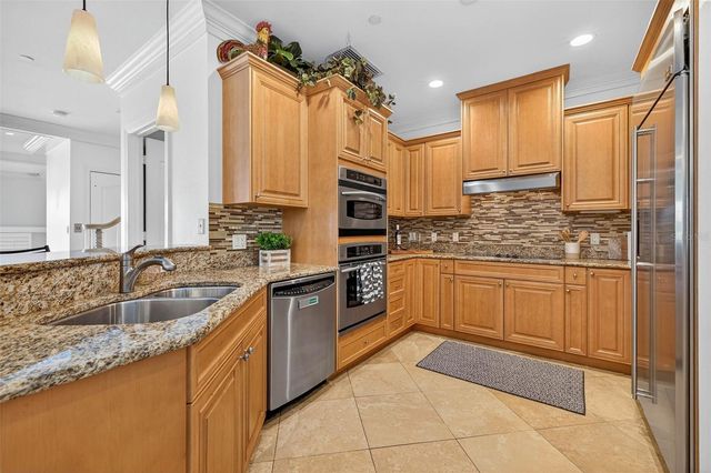 525 MANDALAY AVENUE 33, Clearwater Beach, FL 33767