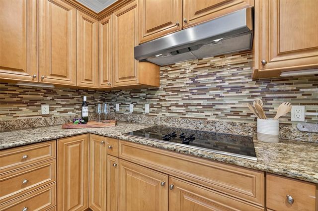 525 MANDALAY AVENUE 33, Clearwater Beach, FL 33767