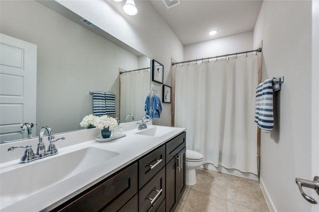 5405 High Pointe Drive, Haltom City, TX 76137