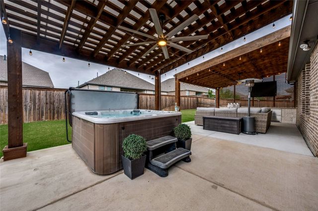 5405 High Pointe Drive, Haltom City, TX 76137