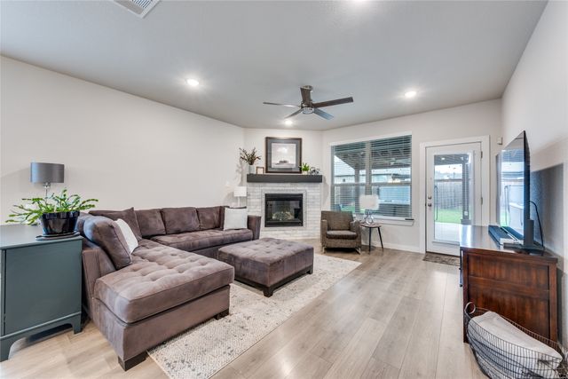 5405 High Pointe Drive, Haltom City, TX 76137