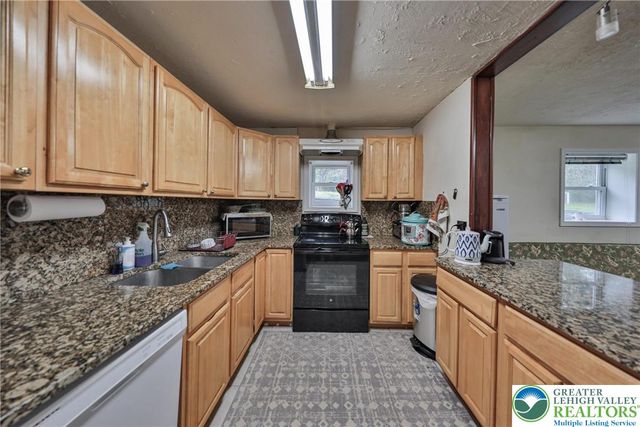 7494 Mount Eaton Road, Ross Twp, PA 18353