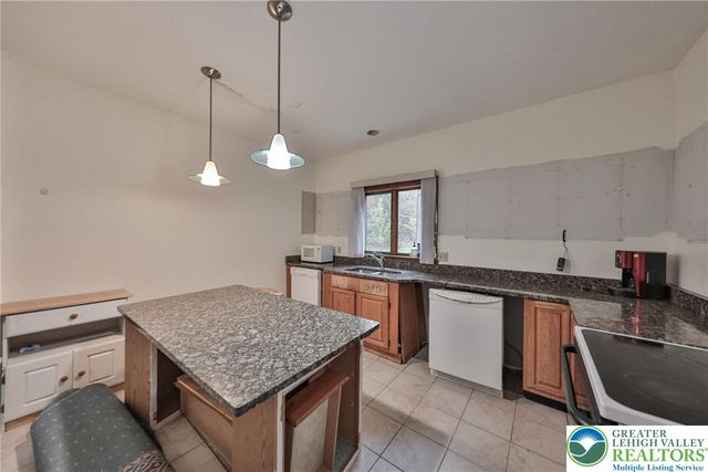 7494 Mount Eaton Road, Ross Twp, PA 18353