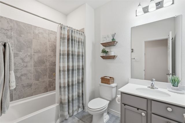 960 Tule Drive, Aubrey, TX 76227