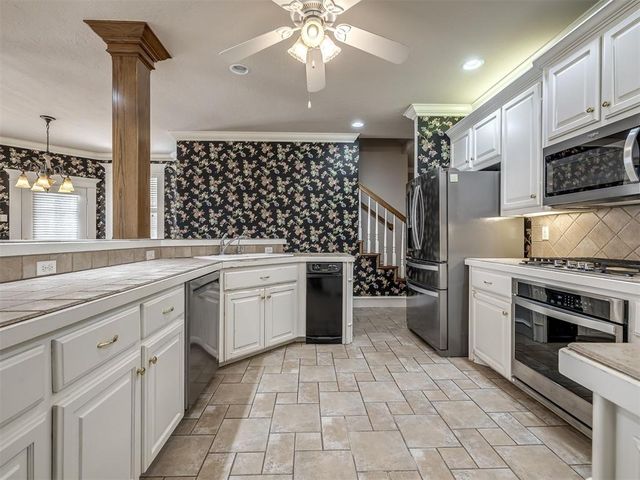 105 S Olde Bridge Road, Moore, OK 73170