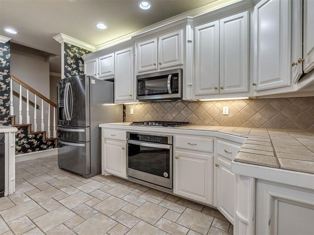 105 S Olde Bridge Road, Moore, OK 73170