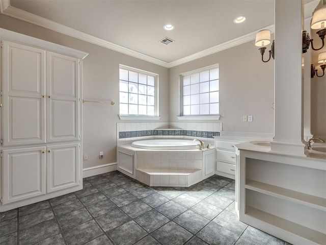 105 S Olde Bridge Road, Moore, OK 73170