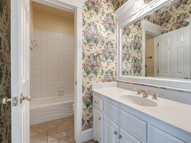 105 S Olde Bridge Road, Moore, OK 73170