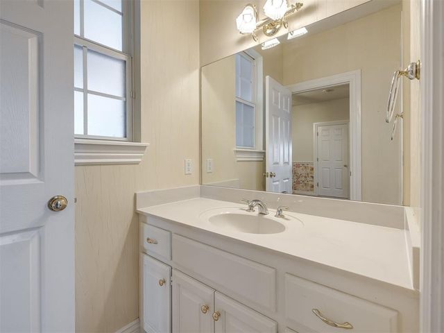 105 S Olde Bridge Road, Moore, OK 73170