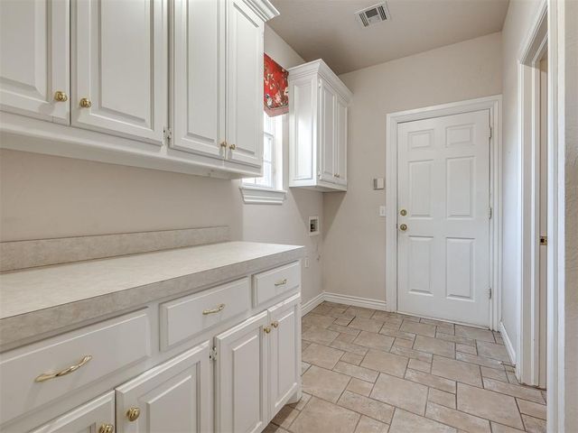 105 S Olde Bridge Road, Moore, OK 73170