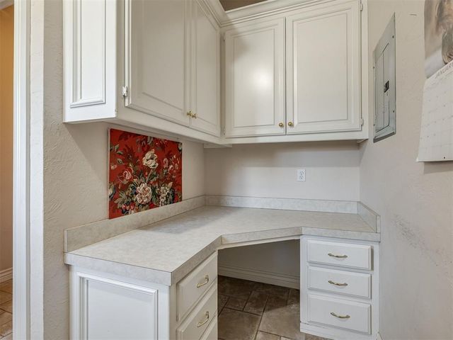 105 S Olde Bridge Road, Moore, OK 73170