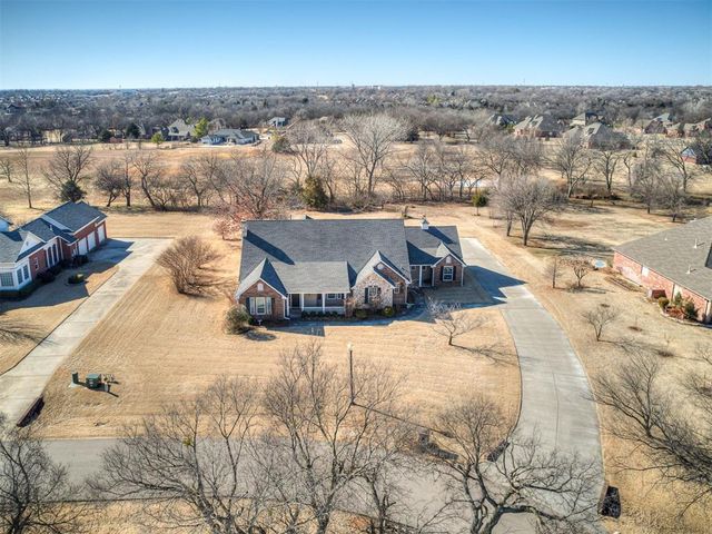 105 S Olde Bridge Road, Moore, OK 73170