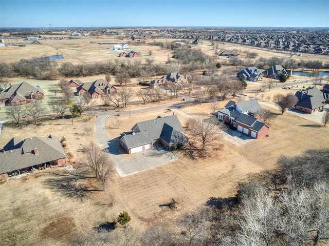 105 S Olde Bridge Road, Moore, OK 73170