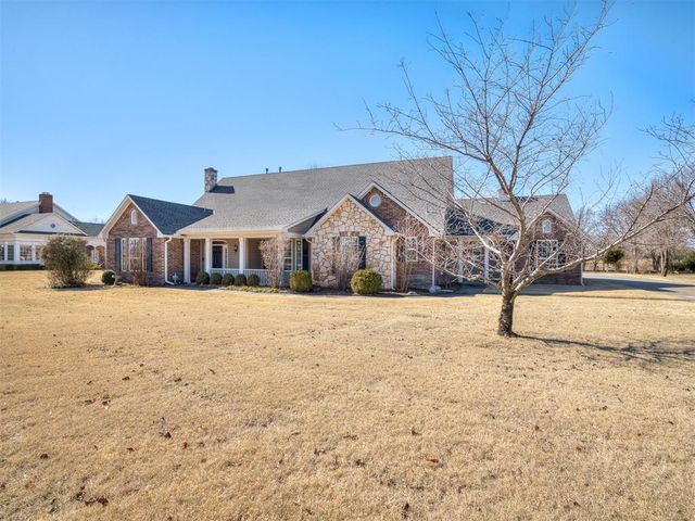 105 S Olde Bridge Road, Moore, OK 73170