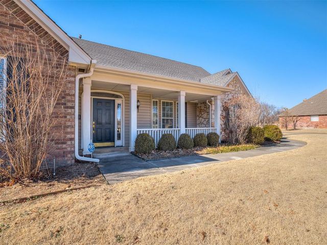 105 S Olde Bridge Road, Moore, OK 73170