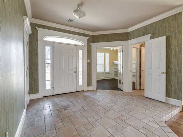 105 S Olde Bridge Road, Moore, OK 73170