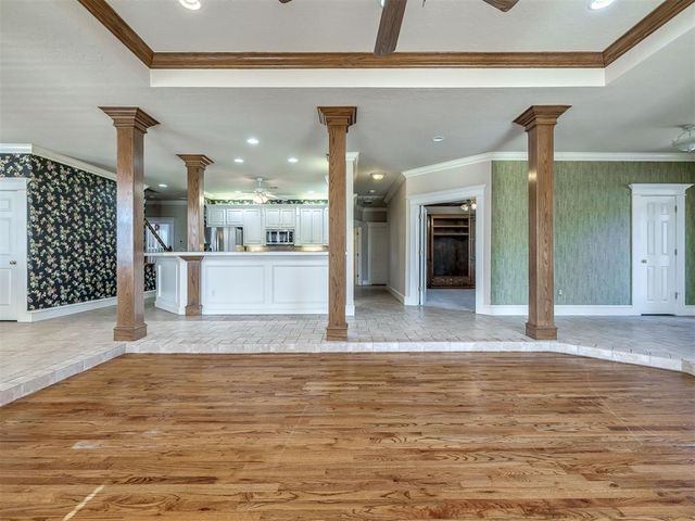 105 S Olde Bridge Road, Moore, OK 73170