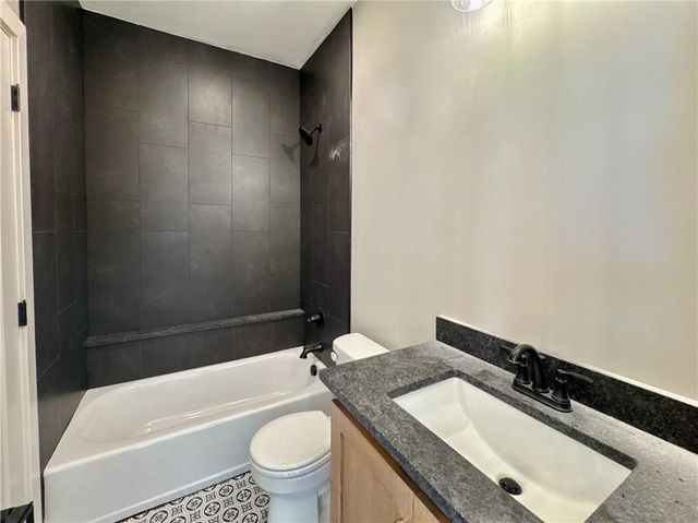 12740 NW Larkspur Lane, Platte City, MO 64079