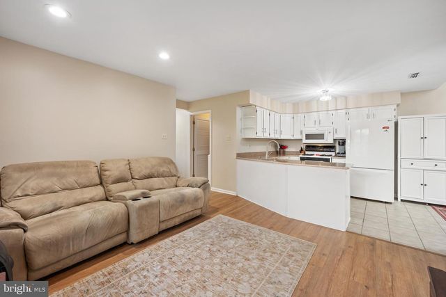 308 LAKE SIDE DR, Swedesboro, NJ 08085