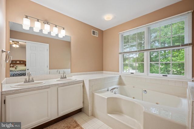 308 LAKE SIDE DR, Swedesboro, NJ 08085