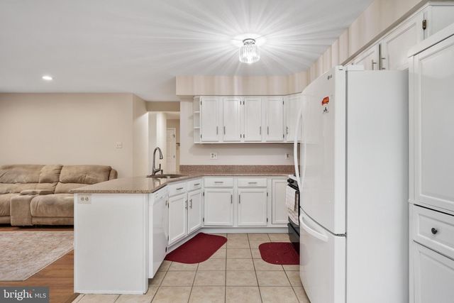 308 LAKE SIDE DR, Swedesboro, NJ 08085