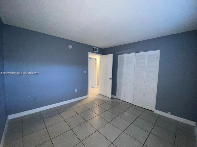 1735 W 60th St M301, Hialeah, FL 33012