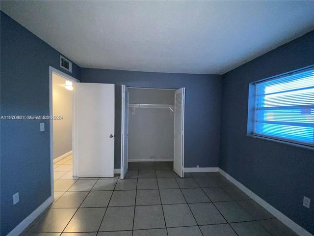 1735 W 60th St M301, Hialeah, FL 33012